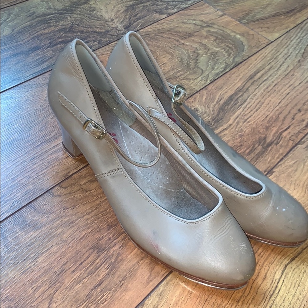 Capezio Heeled Tan Tap Shoes size 9